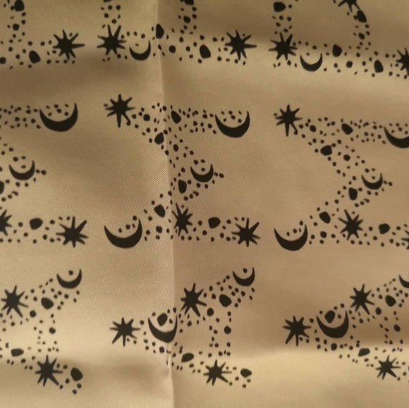 🌟HOST PICK🌟🇨🇵 NWT Longchamp Silk Scarf with Celestial Logo in Pale pink - Picture 3 of 7